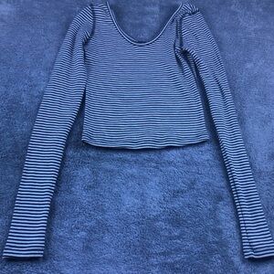 Striped Long-Sleeve Scoop Neck Crop Top - Black & White